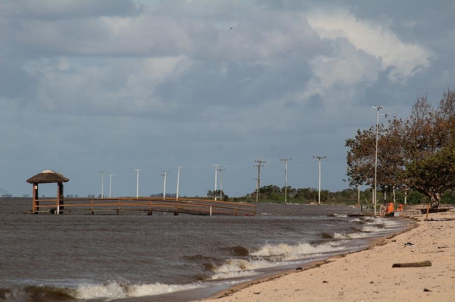 Um dos locais mais tradicionais da praia do Laranjal foi destru&iacute;do pela for&ccedil;a das &aacute;guas da Lagoa dos Patos