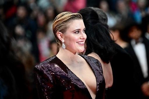 A presidente do j&uacute;ri Greta Gerwig na abertura do 77&ordm; Festival de Cinema de Cannes