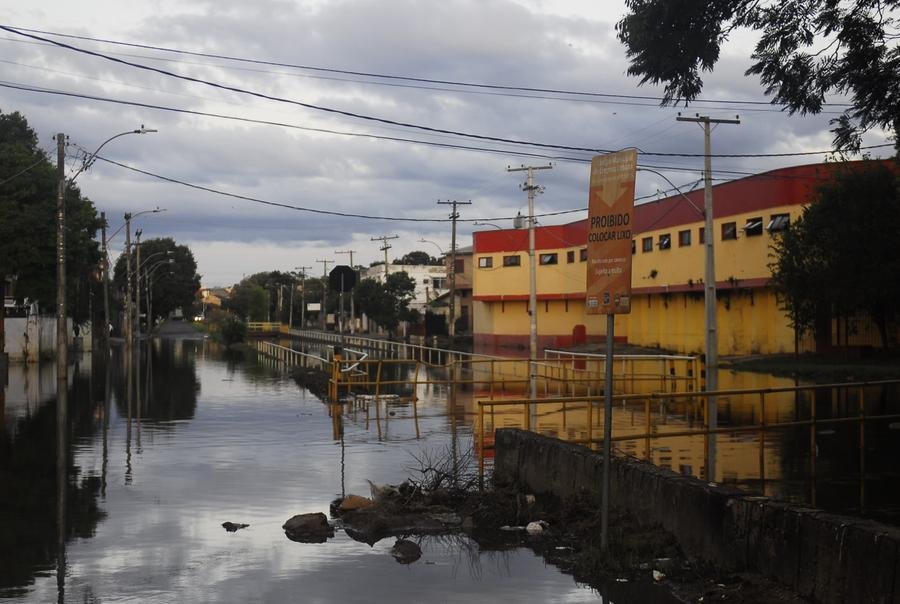Em Porto Alegre, 90 mil pontos foram desligados por medidas de seguran&ccedil;a