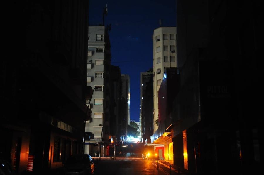 Ruas desertas e alagadas: o lado sombrio do Centro Hist&oacute;rico durante a cheia do Gua&iacute;ba