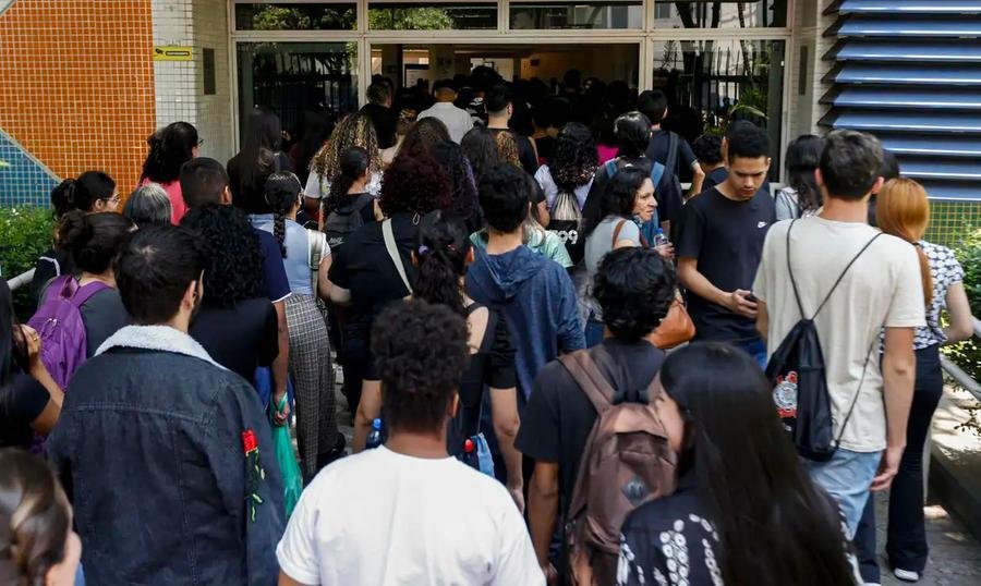 Programa concede financiamento p&uacute;blico a estudantes de baixa renda