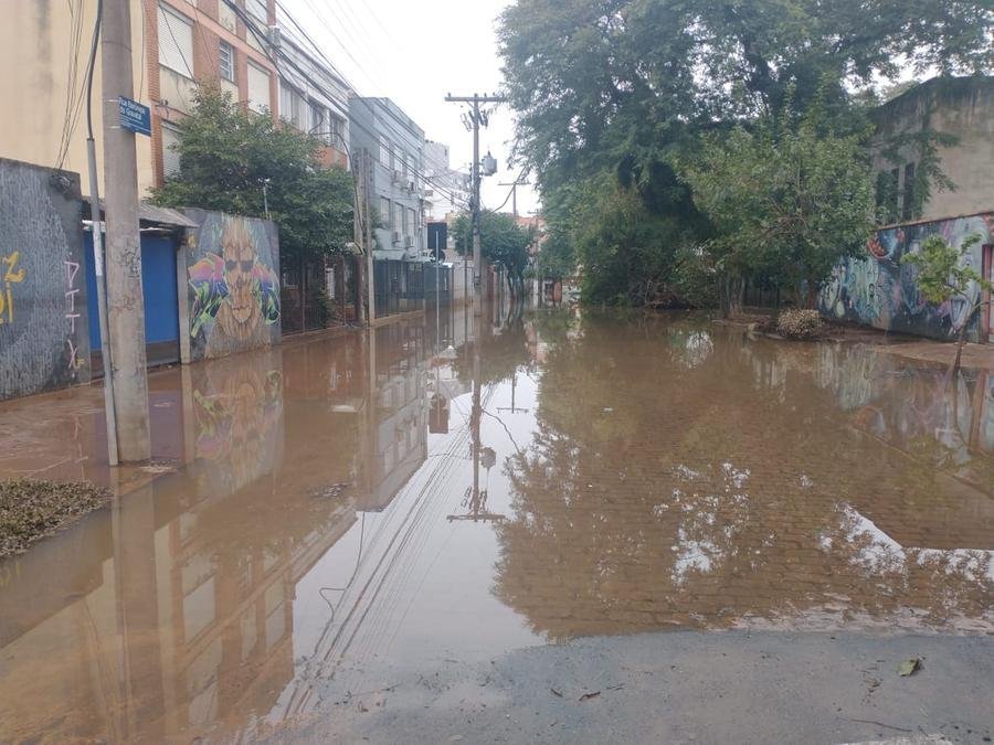 N&iacute;vel do Gua&iacute;ba cai para 4,73m