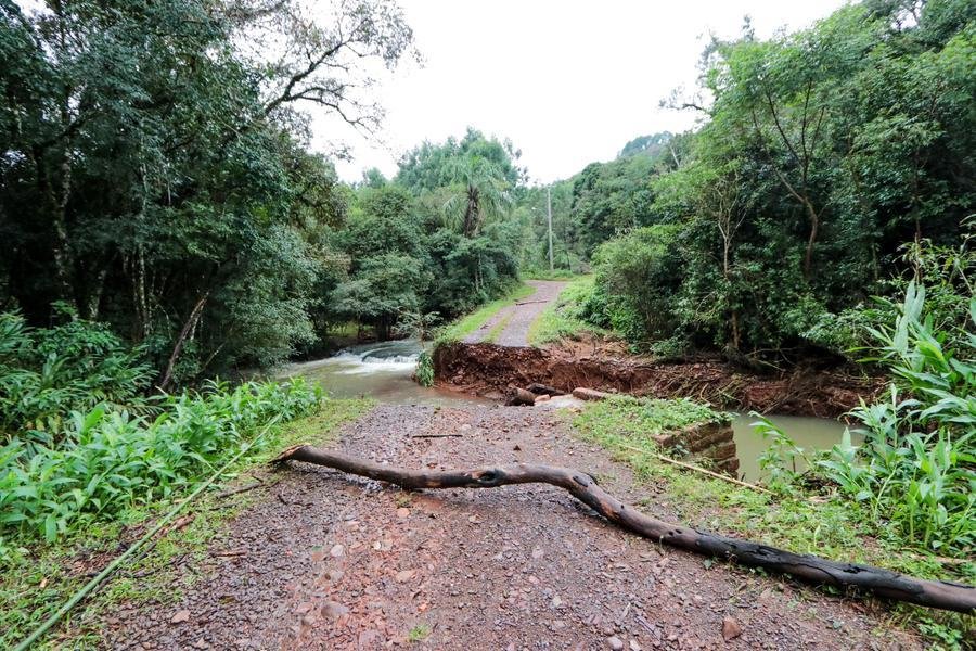 Cidade estima um gasto de 30 milh&otilde;es de reais apenas para restabelecer acesso em 22 pontos interrompidos