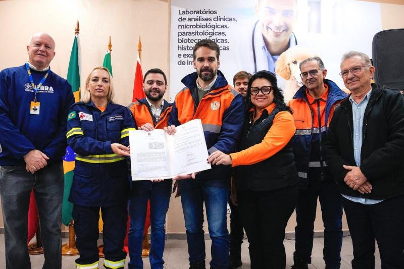 Governador Eduardo Leite, vice Gabriel Souza, secret&aacute;ria da Sema, Marjorie Kauffmann, e demais autoridades participaram do ato