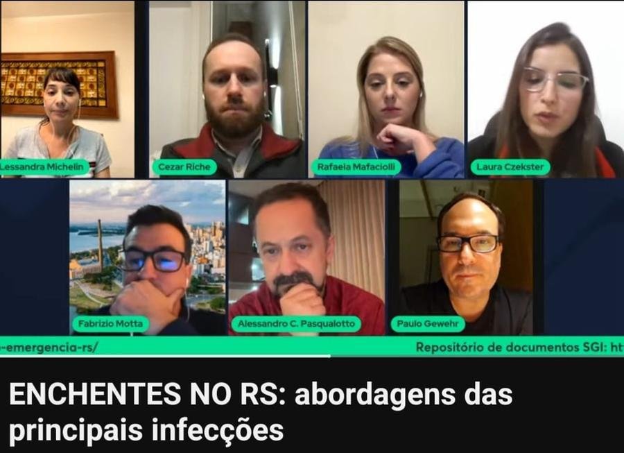 Infectologistas est&atilde;o preocupados com o mofo que aparece nos locais alagados depois que a &aacute;gua baixa