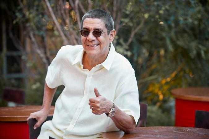 O cantor e compositor Zeca Pagodinho far&aacute; uma live direto de sua casa, no Rio de Janeiro