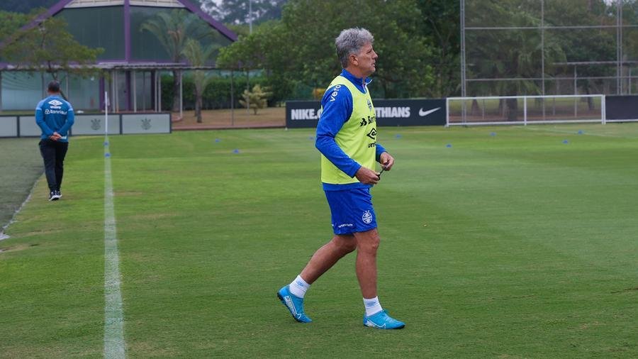 Renato chegou na segunda-feira para se juntar ao grupo
