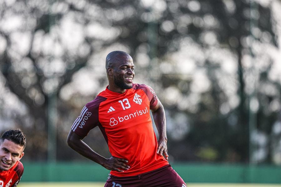 Enner Valencia est&aacute; nos planos do River Plate