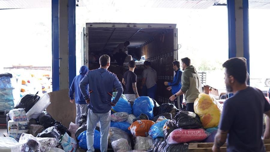 Sicredi tamb&eacute;m est&aacute; cooperando, junto de parceiros, com a&ccedil;&otilde;es de organiza&ccedil;&atilde;o em 16 centros de distribui&ccedil;&atilde;o de donativos