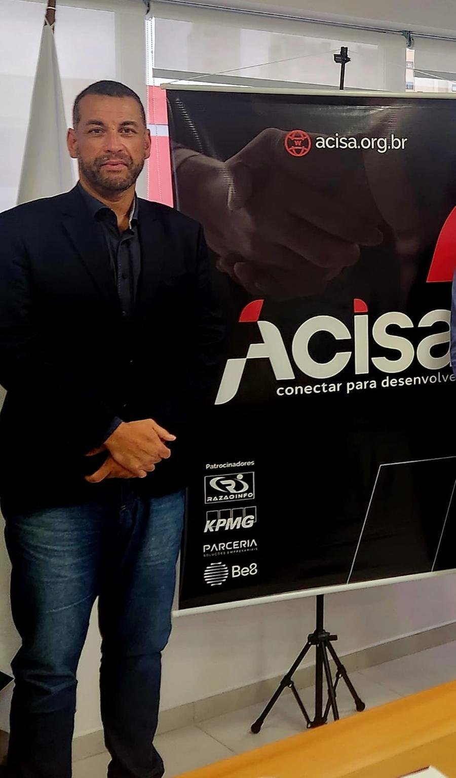 &ldquo;Apesar de todos os problemas, &eacute; preciso fazer a roda voltar a girar&rdquo; afirma Evandro