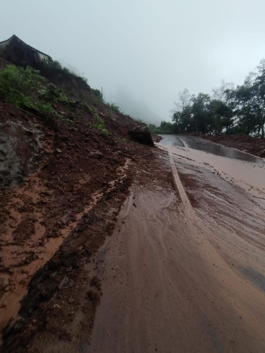 A intensidade da chuva causou novo deslizamento na ERS 422