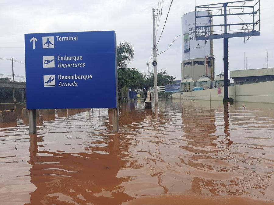 O aeroporto Salgado Filho est&aacute; fechado por tempo indeterminado desde o dia 3 de maio