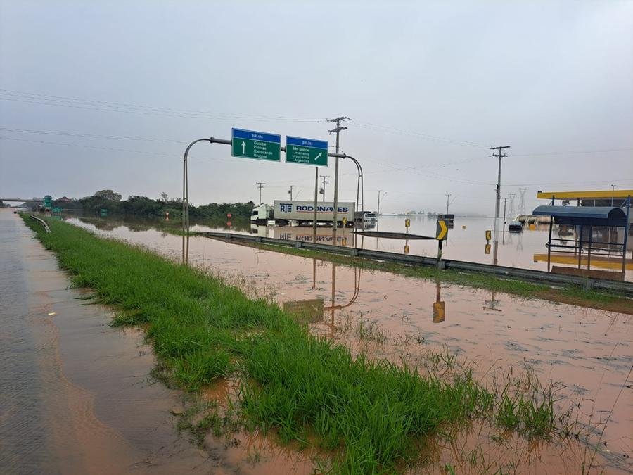 BR-116 &eacute; uma das rodovias atingidas pelas enchentes