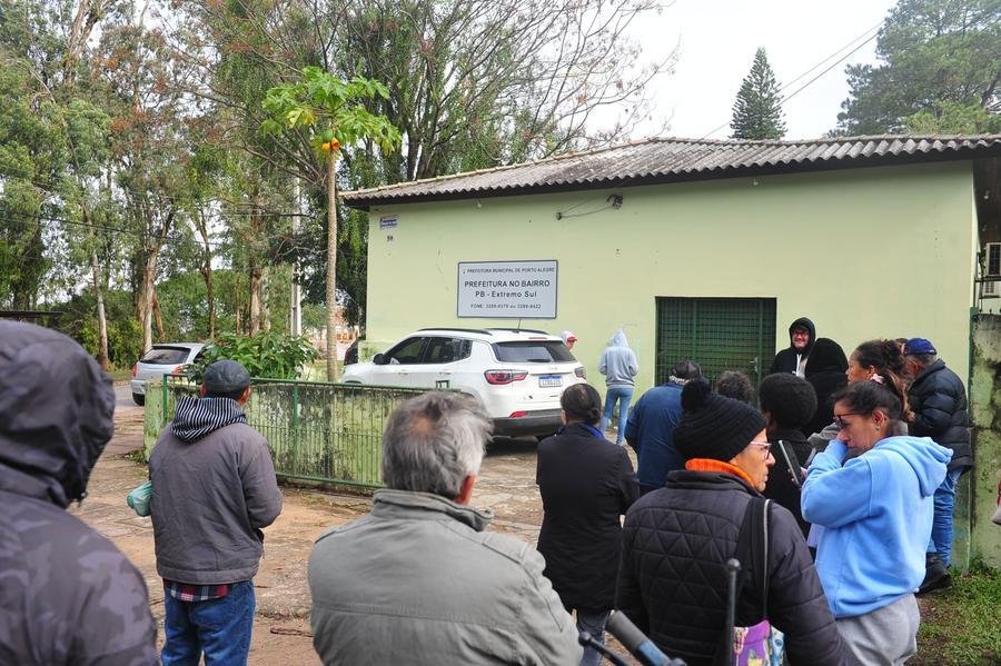 No Bel&eacute;m Novo, moradores fazem fila para cadastro no aux&iacute;lio de R$ 5,1 mil que o Governo Federal dar&aacute; para quem reside em &aacute;reas atingidas pela enchente
