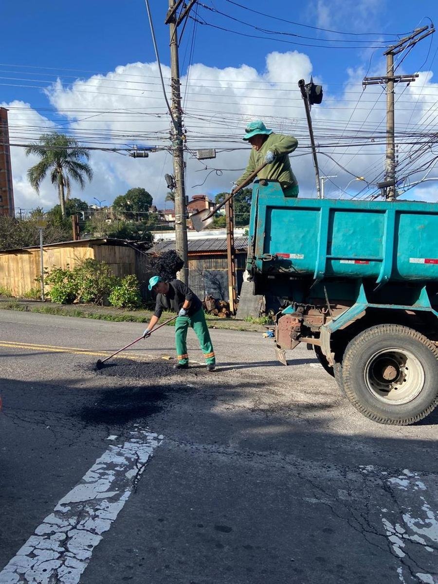 Equipes trabalharam em diversas regi&otilde;es da cidade para tapar buracos