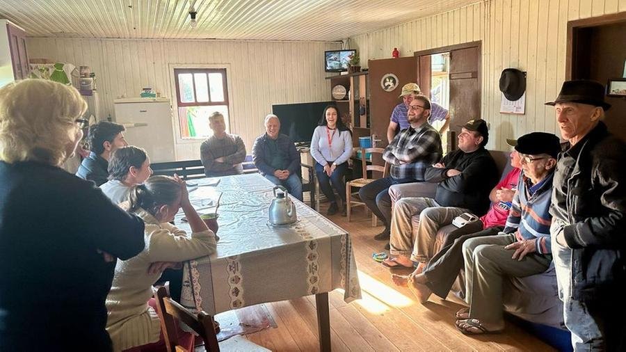 Na quarta-feira, a localidade de Vila Cristina recebeu as equipes para tratar da retomada da produ&ccedil;&atilde;o