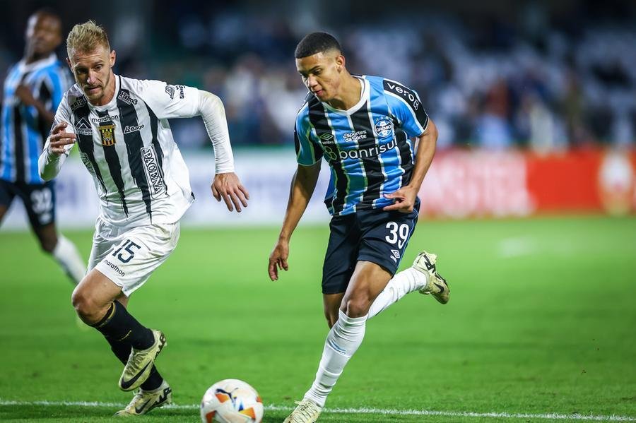Gustavo Nunes dever&aacute; ser titular contra o Massa Bruta