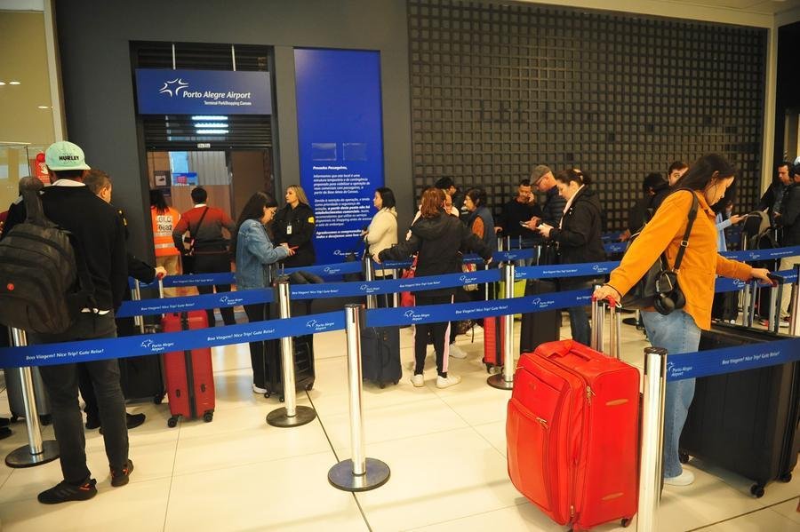 Fluxo de passageiros &eacute; intenso nos terminal de embarque do ParkShopping Canoas
