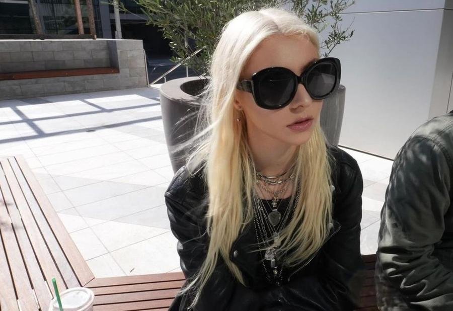 Al&eacute;m de liderar o grupo The Pretty Reckless, Taylor j&aacute; &eacute; atuou em s&eacute;ries como Gossip Girl