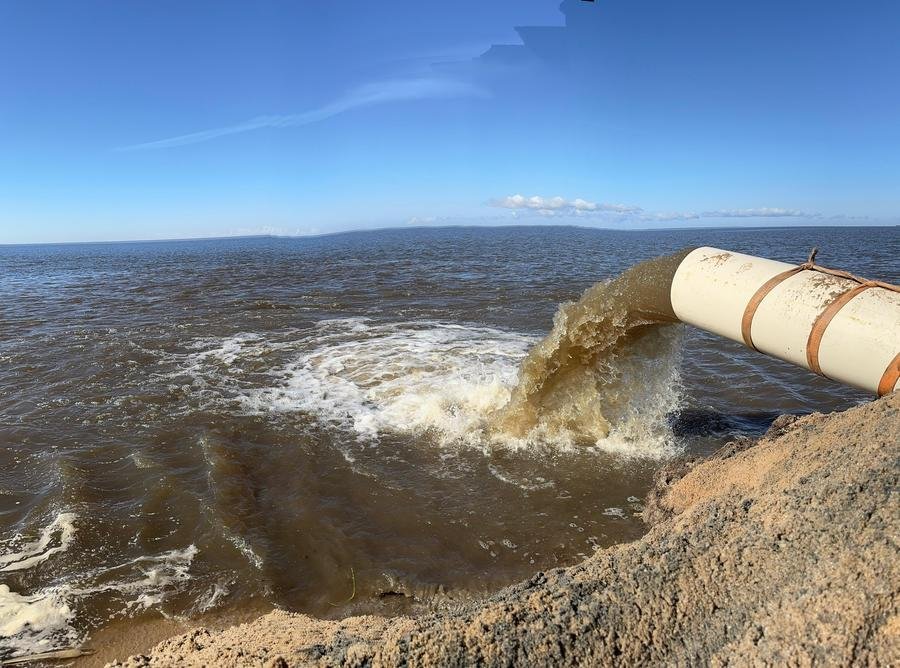 A estrutura tem o objetivo de retirar a &aacute;gua da orla e devolver para a Lagoa dos Patos