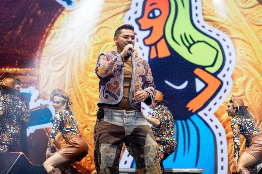 Em sua rede social, o artista revela ter recebeu milhares de mensagens de grandes refer&ecirc;ncias do forr&oacute; e da m&uacute;sica brasileira pela 'empolgante apresenta&ccedil;&atilde;o'