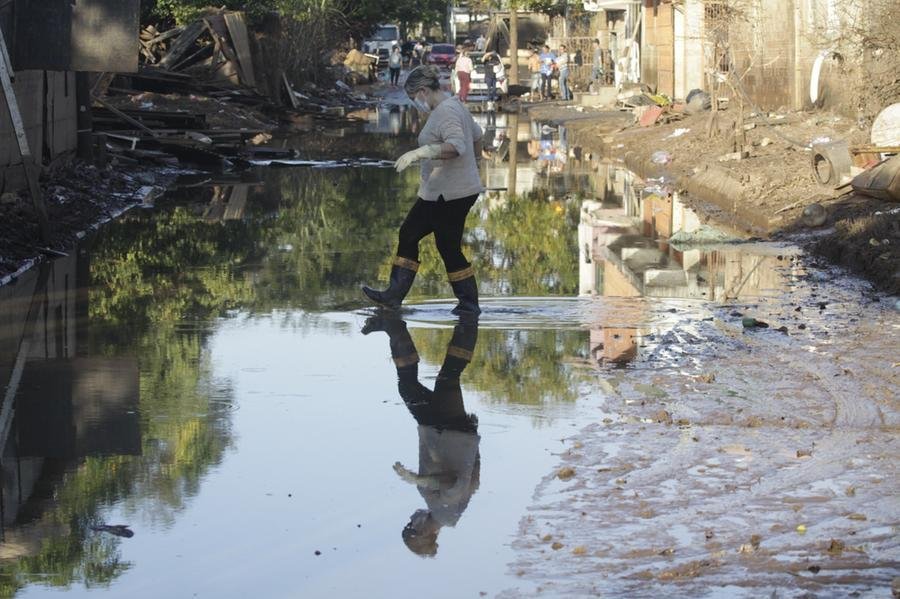 Ruas no Humait&aacute; voltam a alagar ap&oacute;s falha no bombeamento