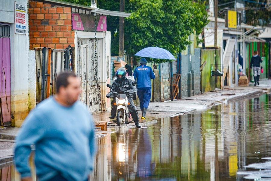 Moradores enfrentam inunda&ccedil;&otilde;es na Vila dos Sargentos
