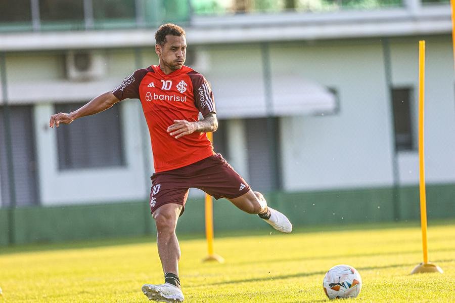 Alan Patrick come&ccedil;ou no banco contra o Cuiab&aacute;, mas ser&aacute; titular desde o in&iacute;cio contra o Real Tomayapo