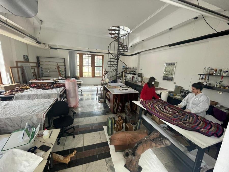 O trabalho &eacute; realizado por especialistas, com equipe formada por funcion&aacute;rios do Museu, do Pal&aacute;cio, colaboradores da Sedac e externos