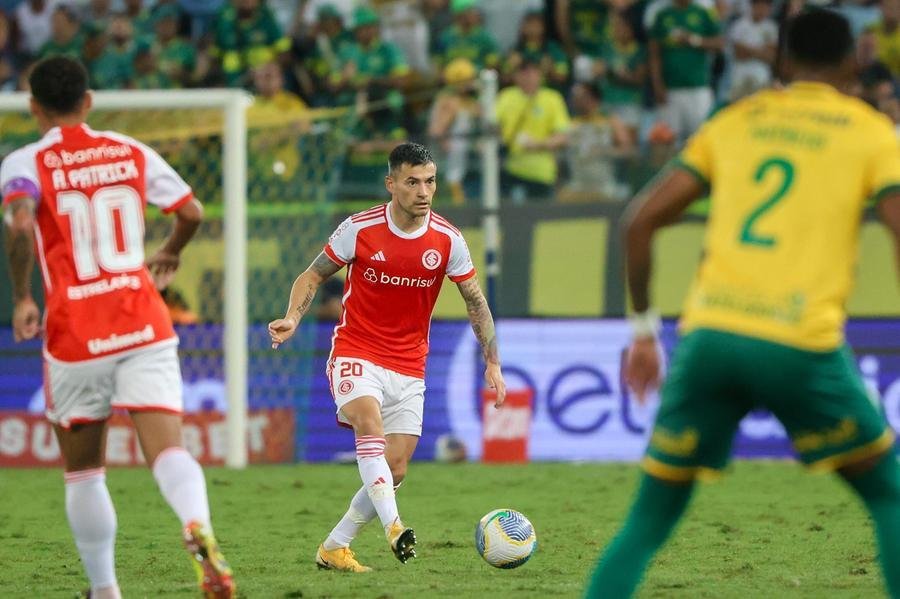 Ar&aacute;nguiz atuou no segundo tempo contra o Cuiab&aacute;, mas ficou de fora do grupo que viajou &agrave; Bol&iacute;via