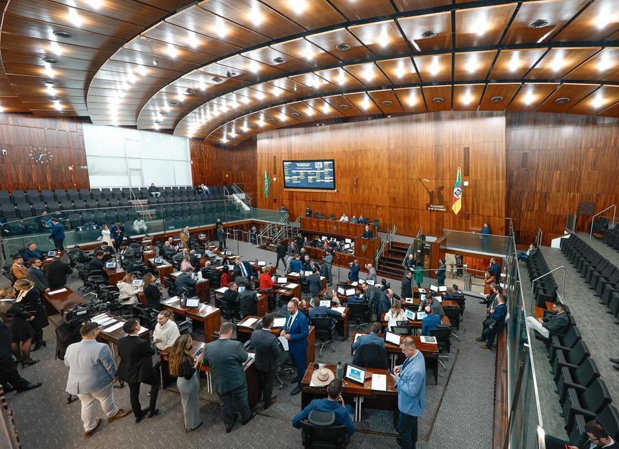 Proposta foi aprovada com 34 votos favor&aacute;veis e 14 contr&aacute;rios
