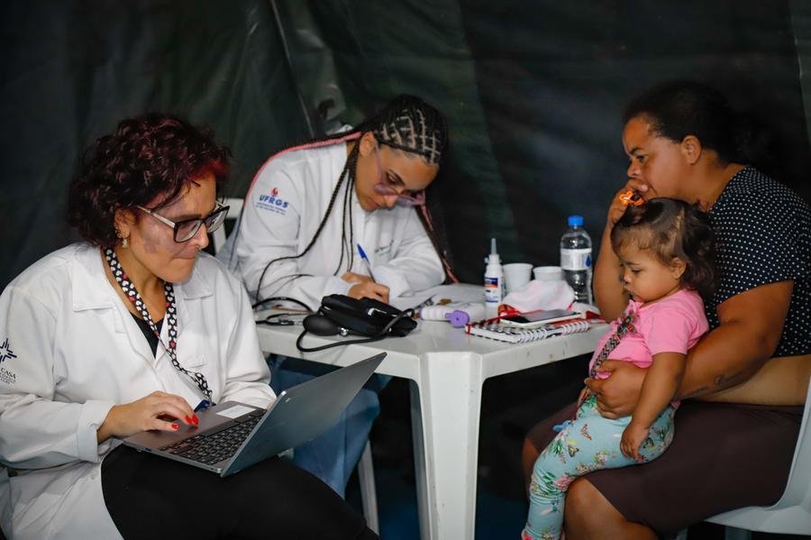 Equipes da SMS realizaram atendimentos das demandas mais urgentes da popula&ccedil;&atilde;o dos bairros Anchieta, Humait&aacute; e Farrapos, zona Norte da capital