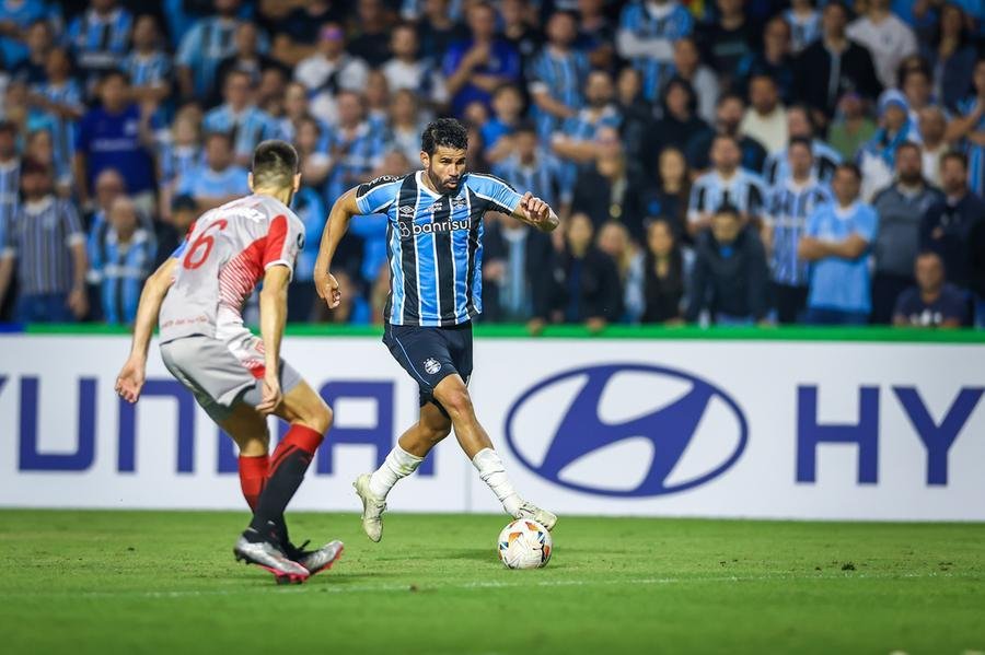 Diego Costa sofreu les&atilde;o em partida contra o Estudiantes