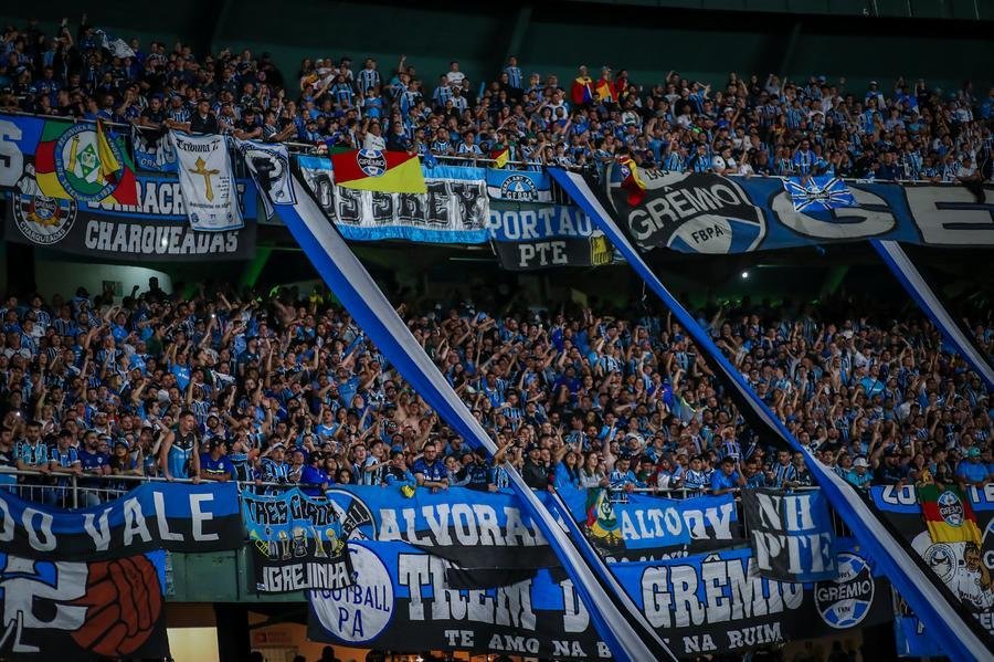 Torcida lotou o Couto Pereira para apoiar o Gr&ecirc;mio na Libertadores