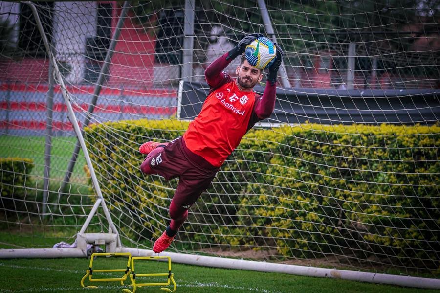 Goleiro Fabr&iacute;cio segue atuando na vaga do convocado Rochet
