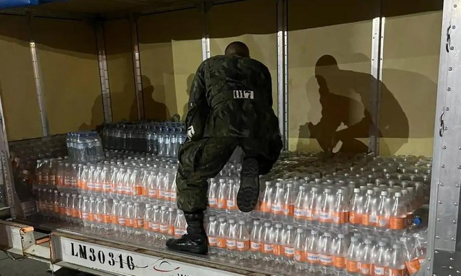 Foram arrecadadas mais de 16 mil toneladas de alimentos, roupas, &aacute;gua pot&aacute;vel, ra&ccedil;&atilde;o, entre outros materiais