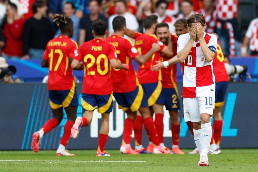 Espanha estreia na Eurocopa com goleada sobre a Cro&aacute;cia