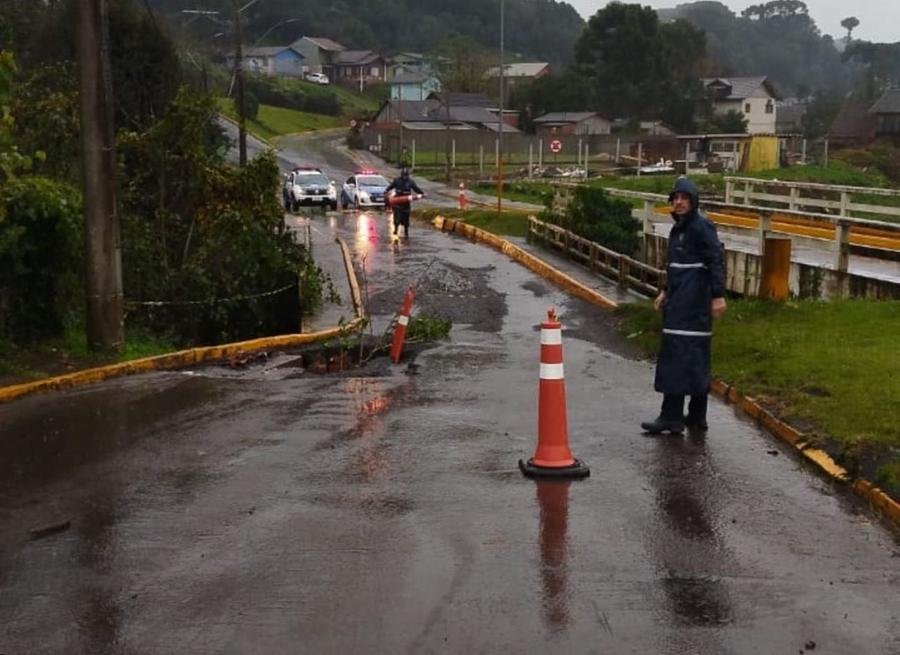 Danos na estrutura foram provocados pelo excesso de chuva