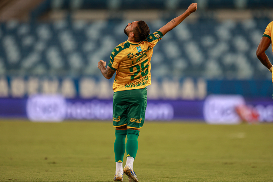 Time do Mato Grosso tem forte rea&ccedil;&atilde;o