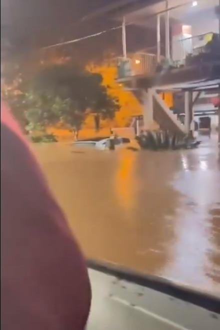 &Aacute;gua do Paranhana causa alagamento em Tr&ecirc;s Coroas