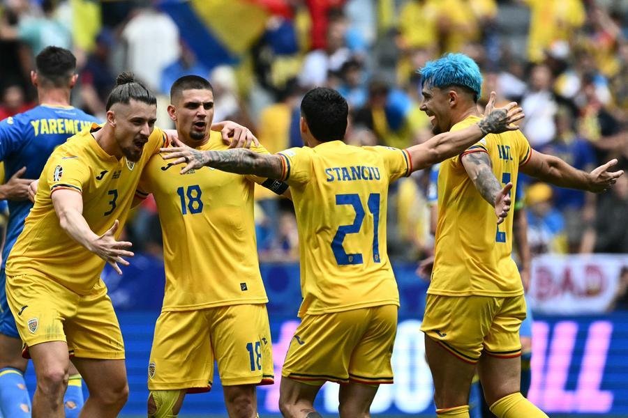 Rom&ecirc;nia goleia a Ucr&acirc;nia na estreia da Eurocopa