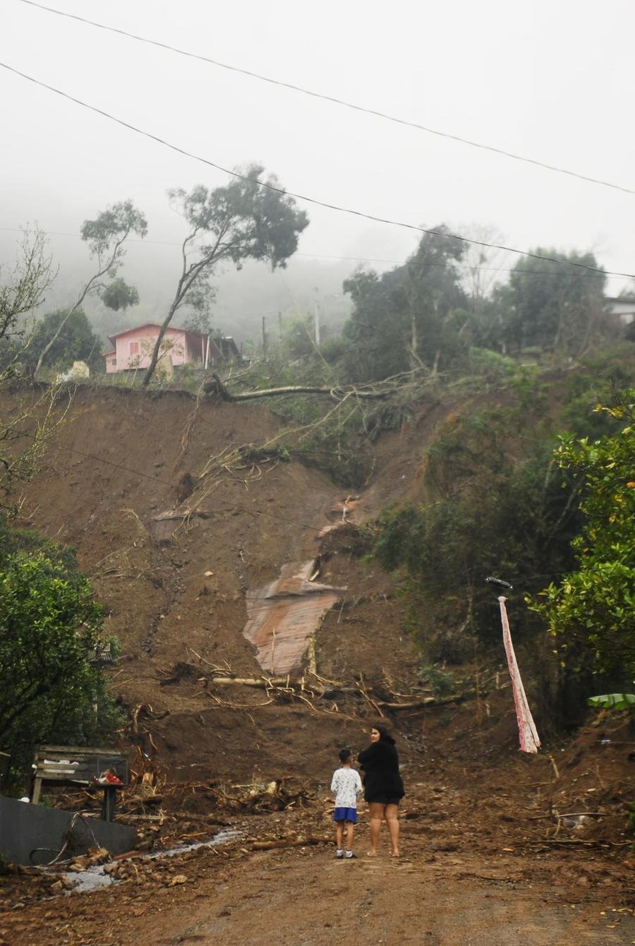 Popula&ccedil;&atilde;o teme deslizamentos de terra na Vila Dreher