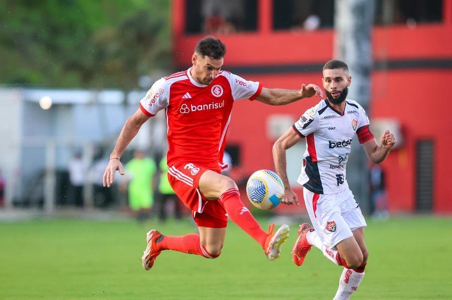 Lucas Alario jogou em Salvador. N&atilde;o fez gol, mas estava no lance que deu origem ao p&ecirc;nalti da vit&oacute;ria dos baianos