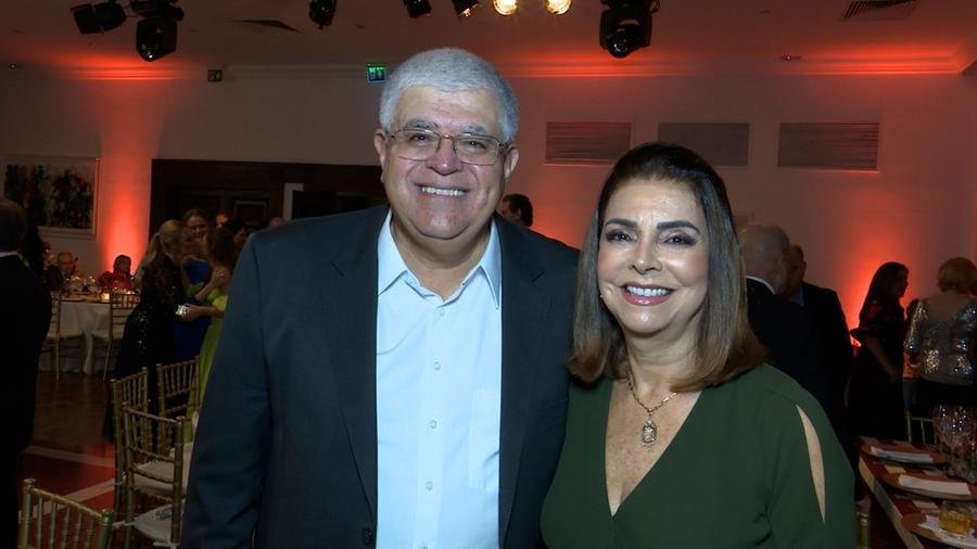 Luciana e o ex-ministro Carlos Marun em jantar na Saba, no Litoral Norte
