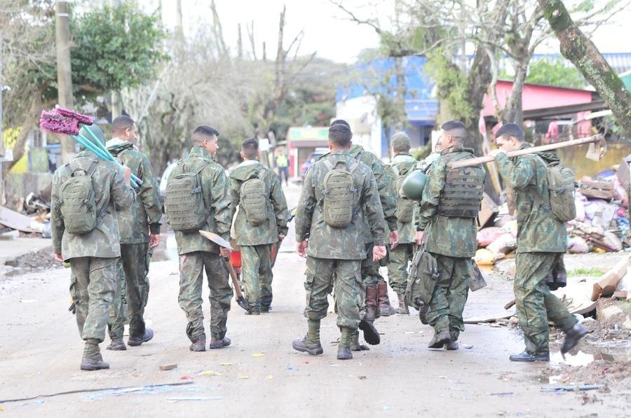Equipe atua em resgates e na recupera&ccedil;&atilde;o das estruturas destru&iacute;das pela inunda&ccedil;&atilde;o em maio