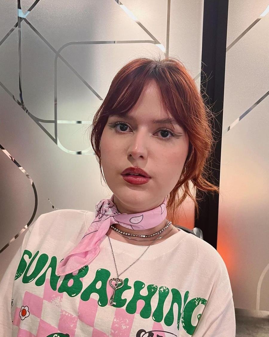 Marina Melo fala diariamente sobre acessibilidade na maquiagem em seu perfil no Instagram