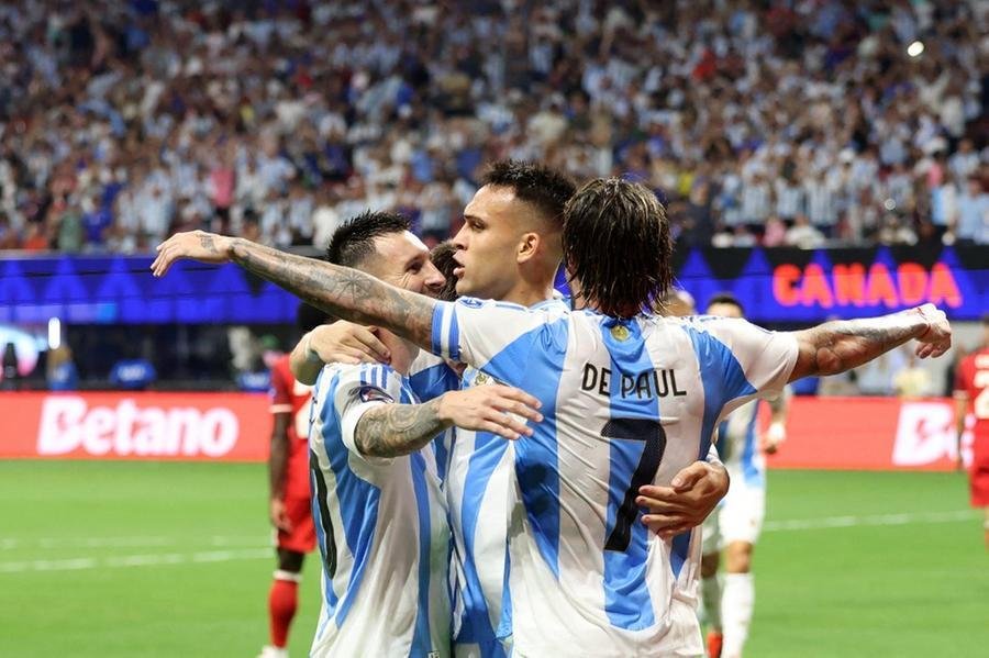 Messi foi gar&ccedil;om em jogo competitivo