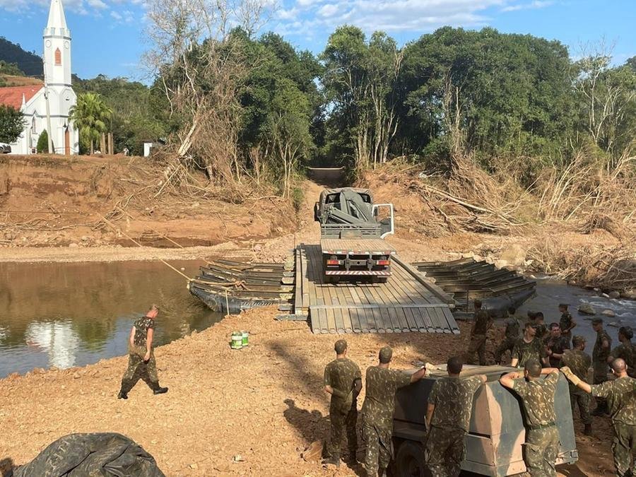 Quando o rio recuar uma nova estrutura, semelhante dever&aacute; ser constru&iacute;da no local