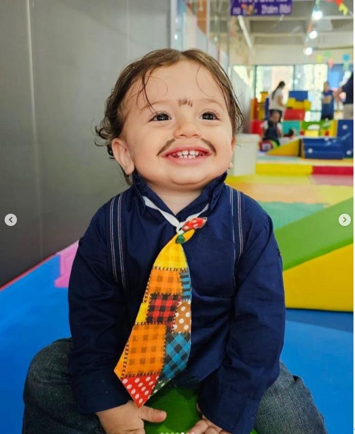 Luca, filho de Claudia Raia e Jarbas Homem de Mello no seu primeiro arraial