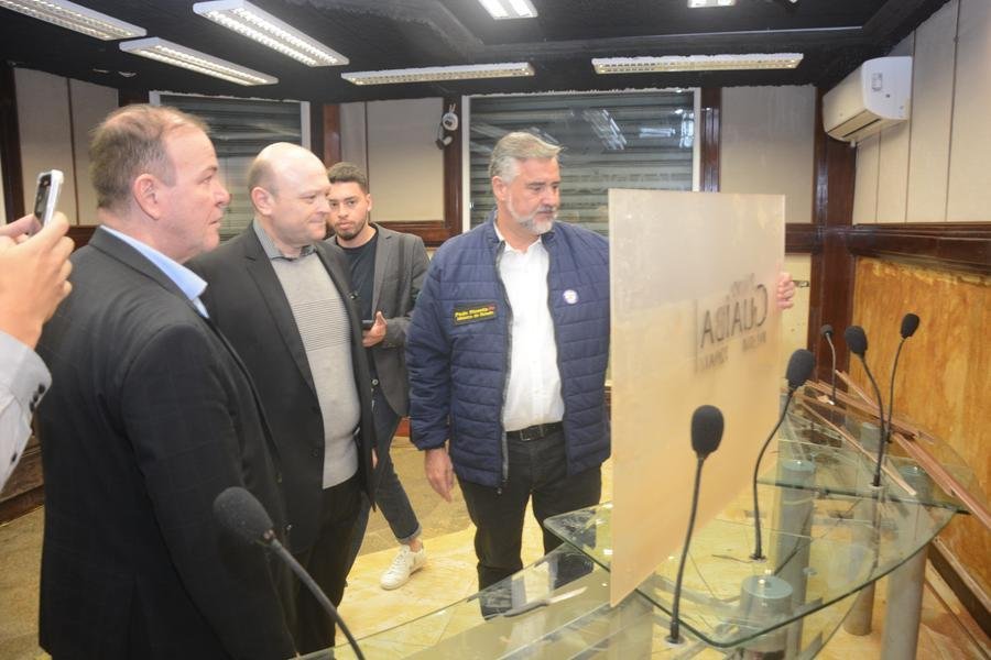 Ministro Paulo Pimenta esteve no pr&eacute;dio do Correio do Povo e da R&aacute;dio Gua&iacute;ba, em Porto Alegre